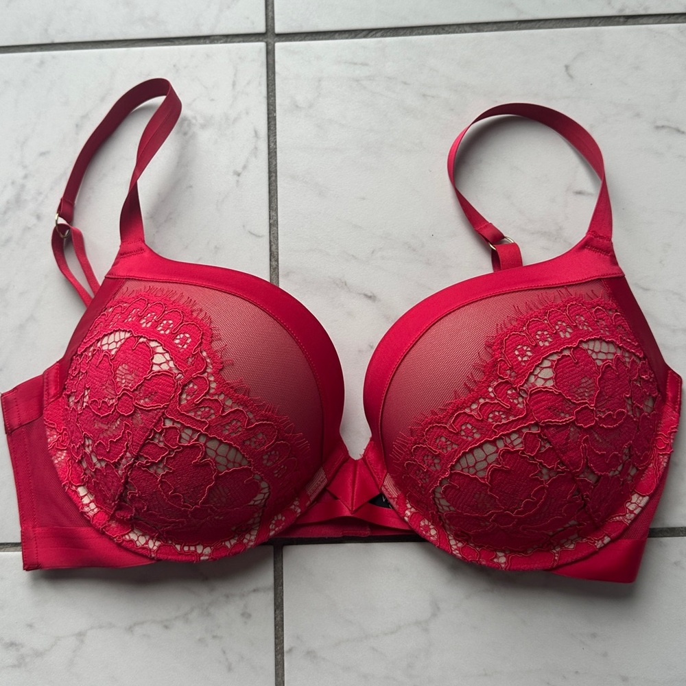 VS Red Lace Bra